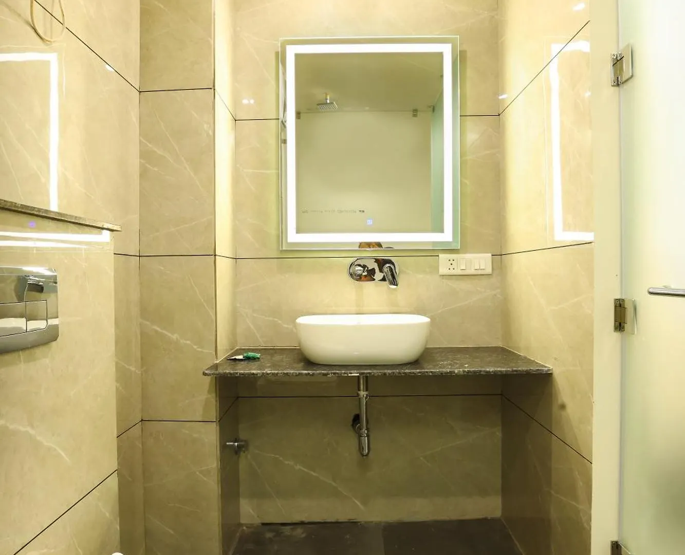Opo Hotel Dior New Delhi 0*,  India