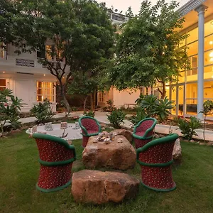  Villa Stayvista's Indraj Manor - Roman-inspired With Posh Interiors, Mesmerizing Garden & Outdoor Fireplace